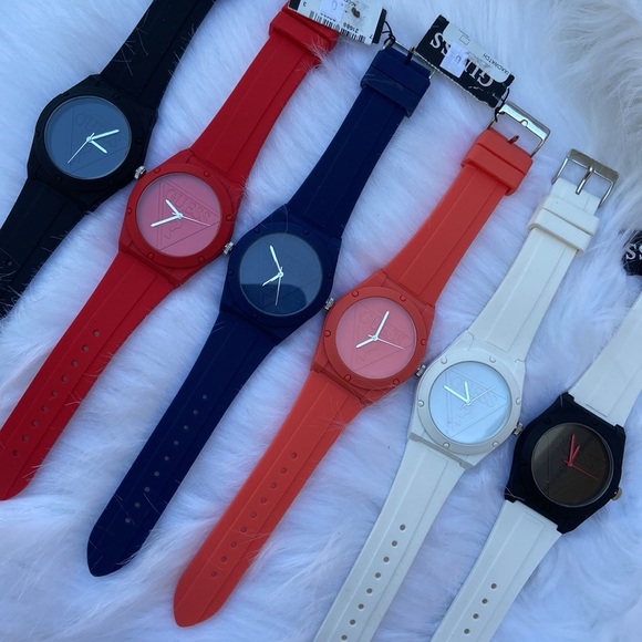 New GUESS Retro Pop Quartz Orange Dial Silicone Watch - Picture 2 of 2